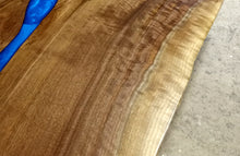 Load image into Gallery viewer, epoxy_river_table_straight_edge_live_edge_middle_top